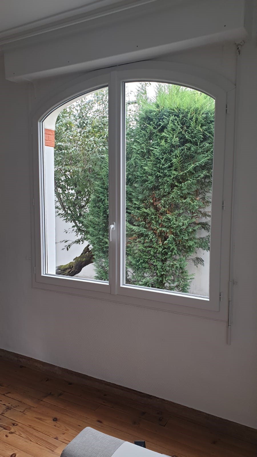 Fenêtre cintrée PVC sur mesure Storiste de France Anglet