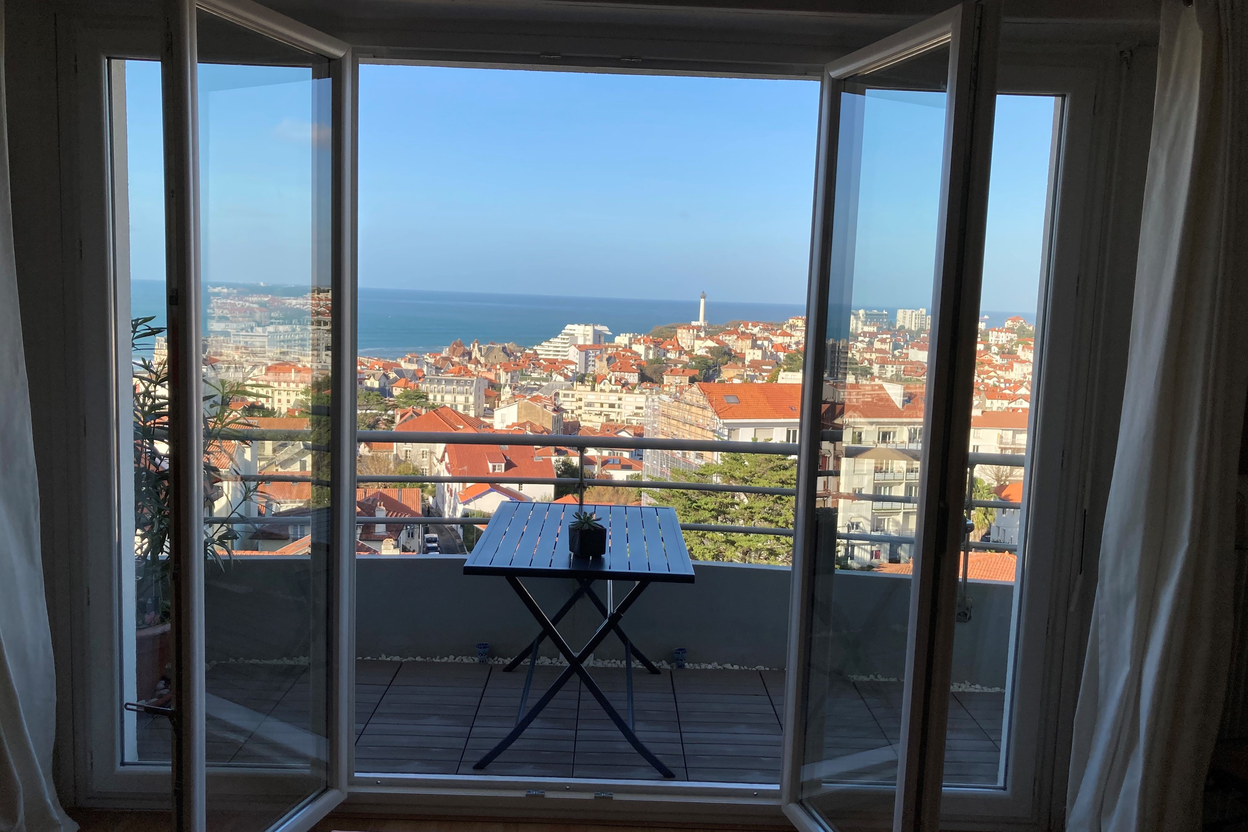 Porte fenêtre sur mesure storiste de France Biarritz