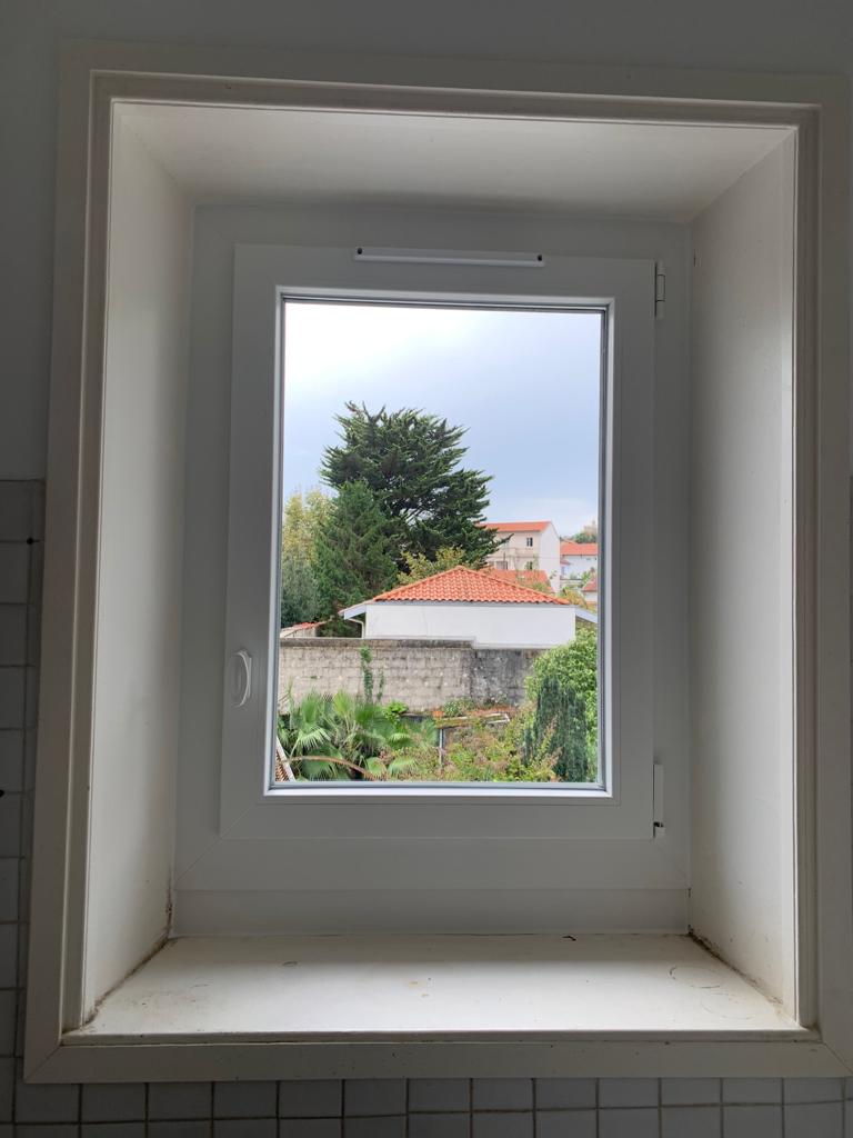 Pose fenêtre PVC sur mesure Biarritz