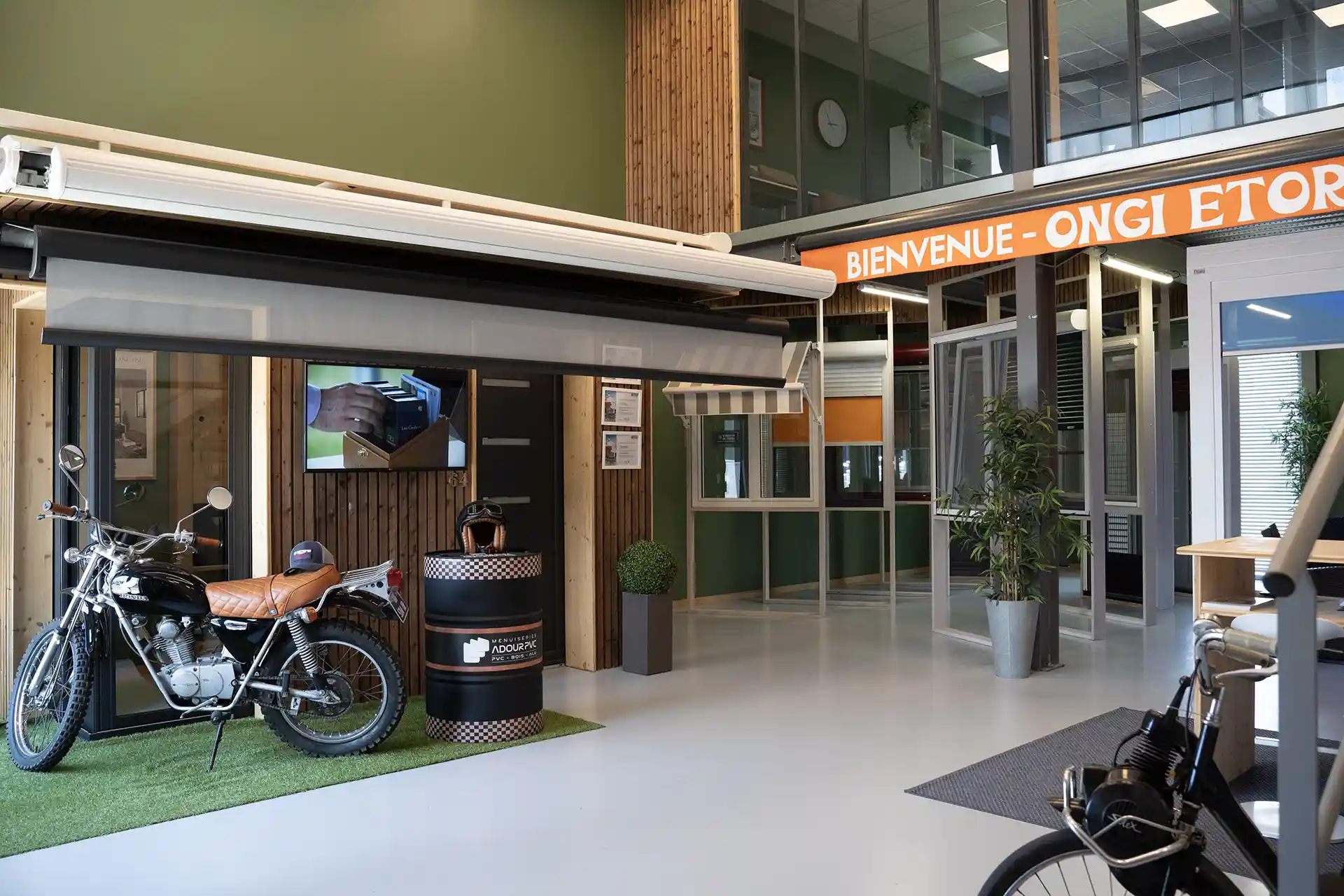 Showroom Adour pvc bienvenue